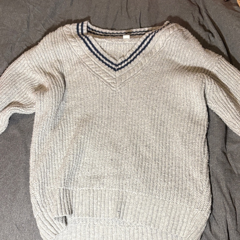 American Eagle Outfitters Gray V-Neck Sweater